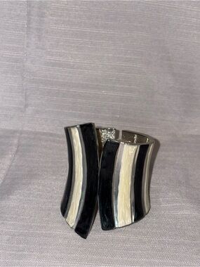 Women’s Black and Cream Enamel Wave Cuff Bracelet A27